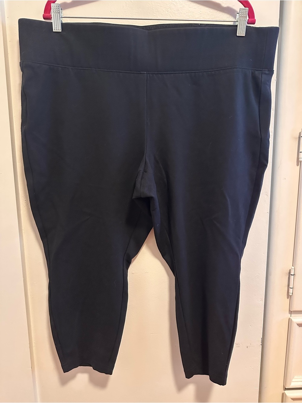 Torrid Pull on Pixie Cropped Pants in Black